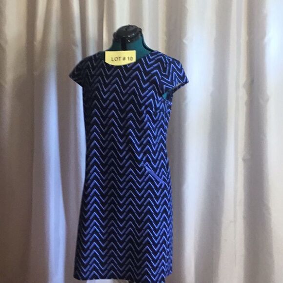 Poly blend pull on style dress in large chevron - Picture 1 of 9